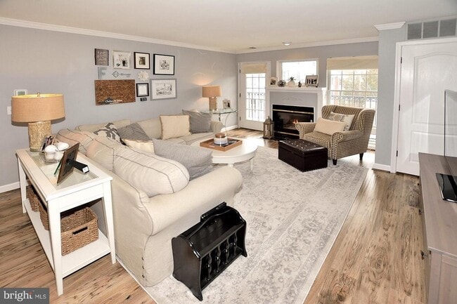 Building Photo - 6940 Fairfax Dr