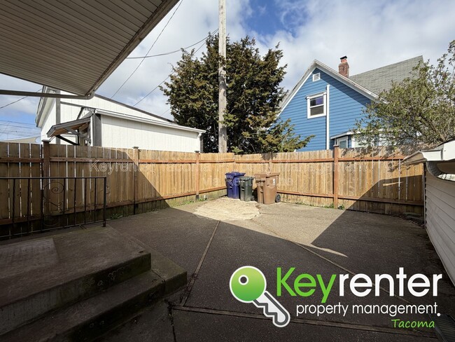 Building Photo - 2601 S 53rd St