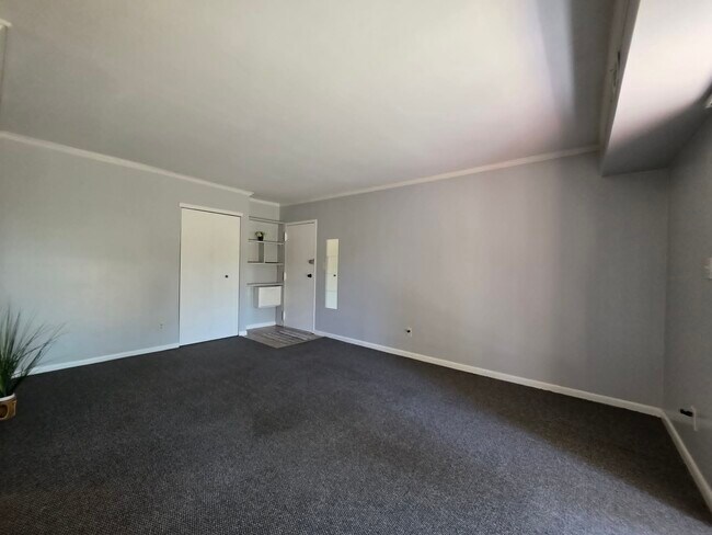 Building Photo - 1010 Adams Ave