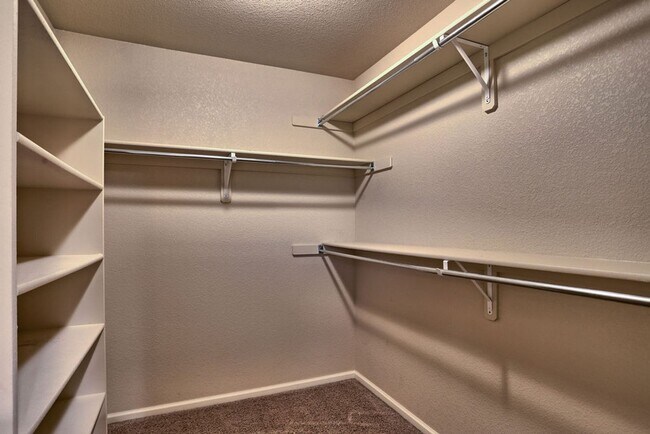 Building Photo - 4 Bedroom Home in East Windsor