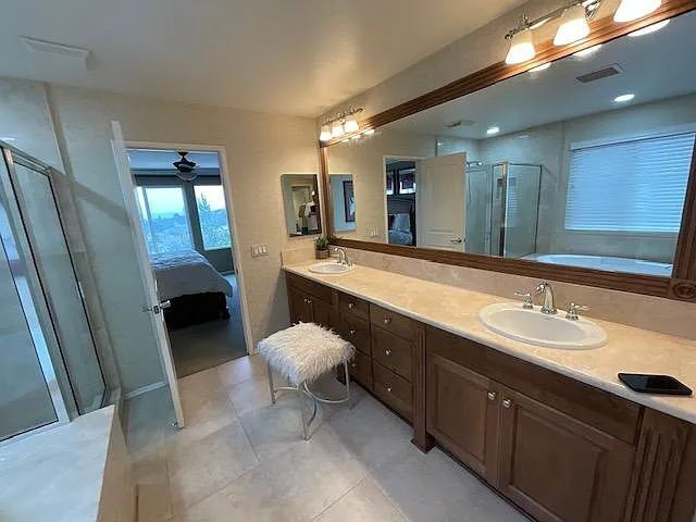 Building Photo - Immaculate 5-Bedroom Executive Home in Desirable Plum Canyon
