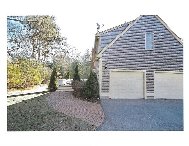 Building Photo - 8 Tiffany Rd