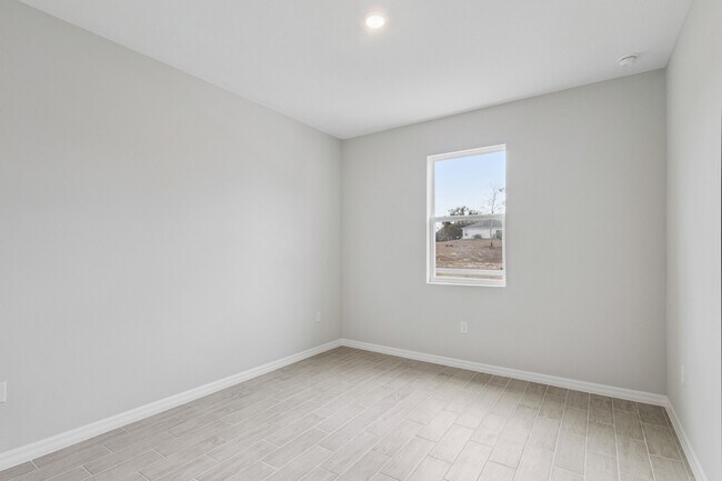 Building Photo - 393 Marion Oaks Golf Rd