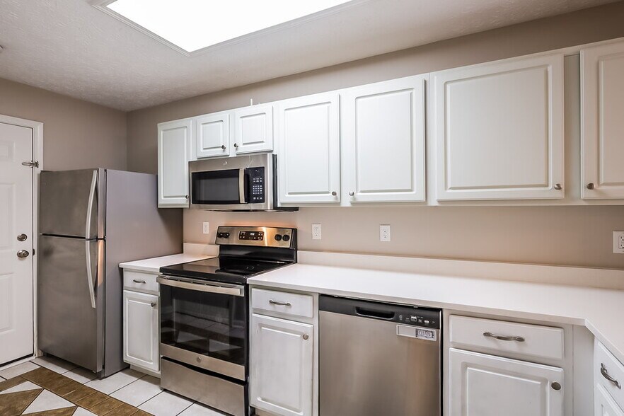 Building Photo - 4439 Connaught E Dr