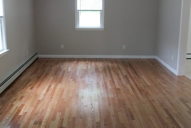 Building Photo - 48 Colonial Way