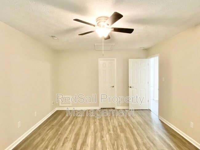 Building Photo - 39 Whites Ln
