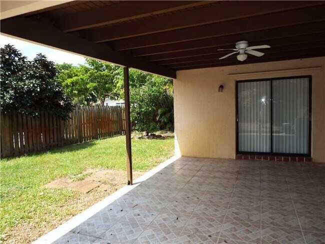 Building Photo - 9134 NW 32nd Manor