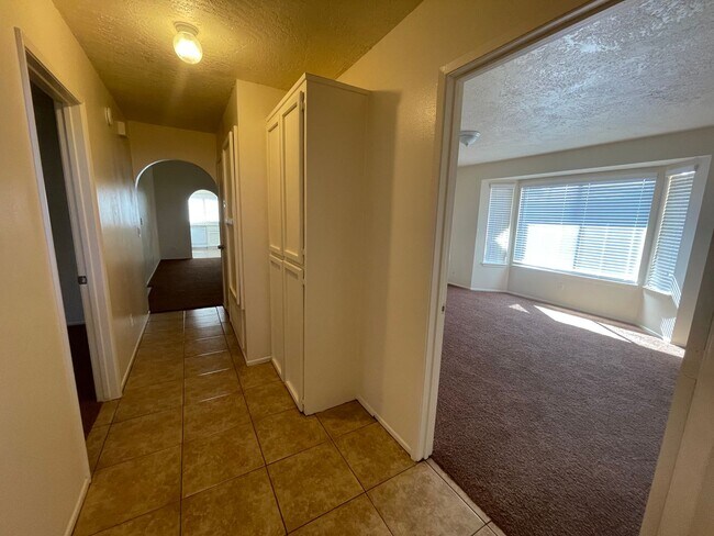 Building Photo - Hesperia-Refurbished- 3 Bedrooms, 2 Bathro...