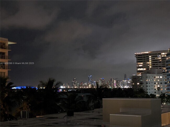 Building Photo - 1658 Bay Rd