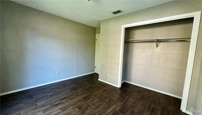 Building Photo - 10 Tulipan Dr