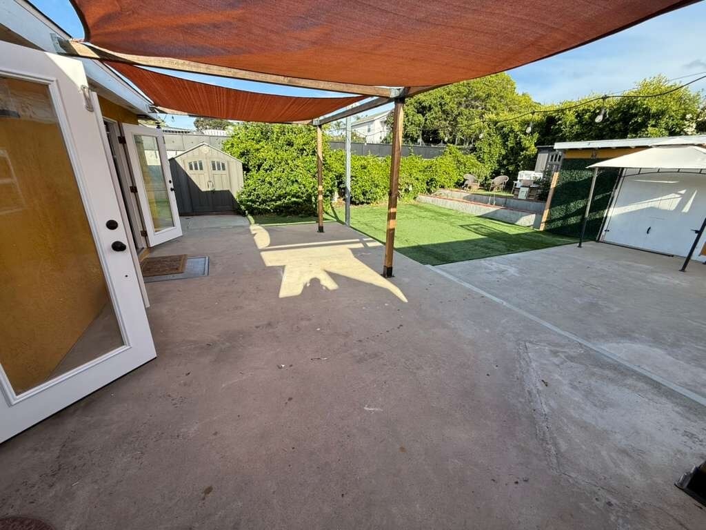 Outdoor Entertainment Area - 495 Queen Anne Dr