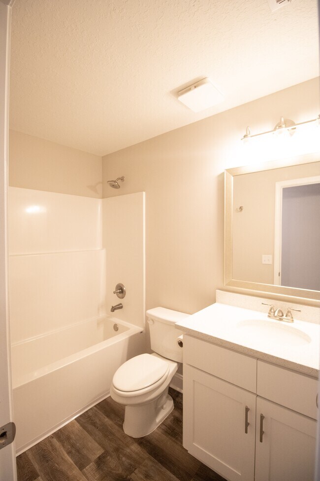 Building Photo - 106 Woodsedge Dr