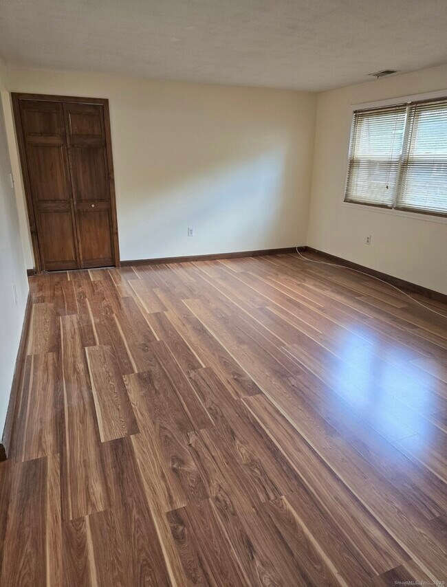 Building Photo - 338 Dunfey Ln