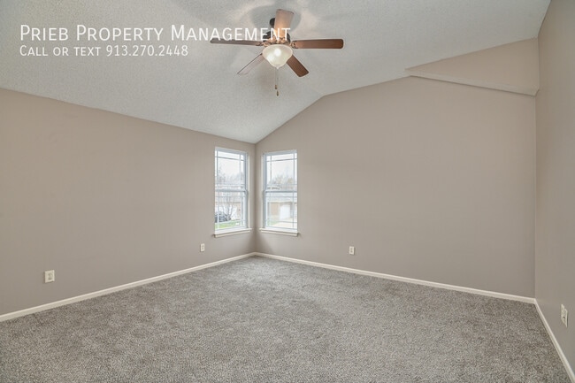 Building Photo - 727 N Findley-