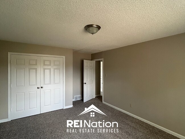 Building Photo - 7250 Leeward Cove