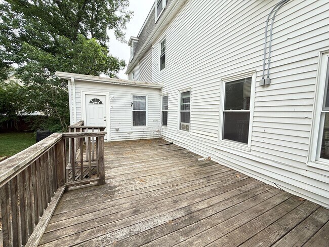 Building Photo - 81 Alder St