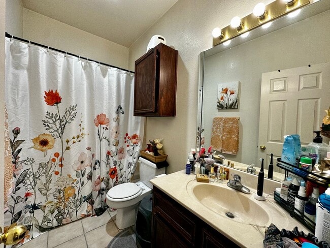 Building Photo - 4/4 Duplex Near Baylor!