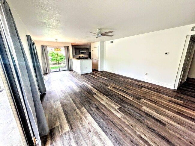 Building Photo - Annual UNfurnished renovated ground floor ...
