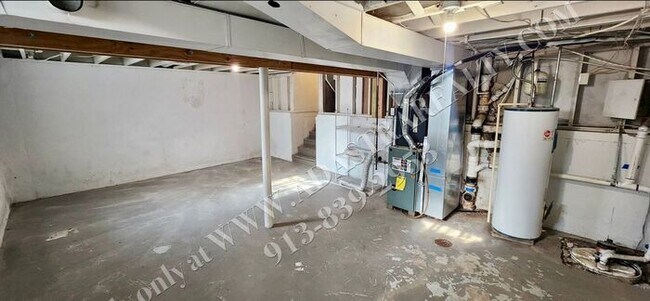 Building Photo - Beautiful House in South KC-Available NOW!!