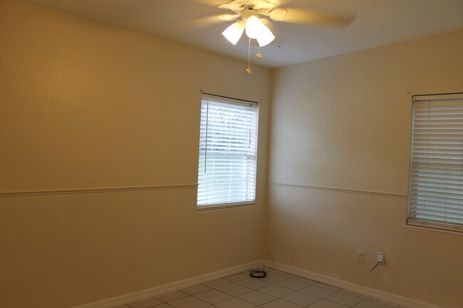 Building Photo - Adorable Mid Century Modern Bungalow in Winter Park!