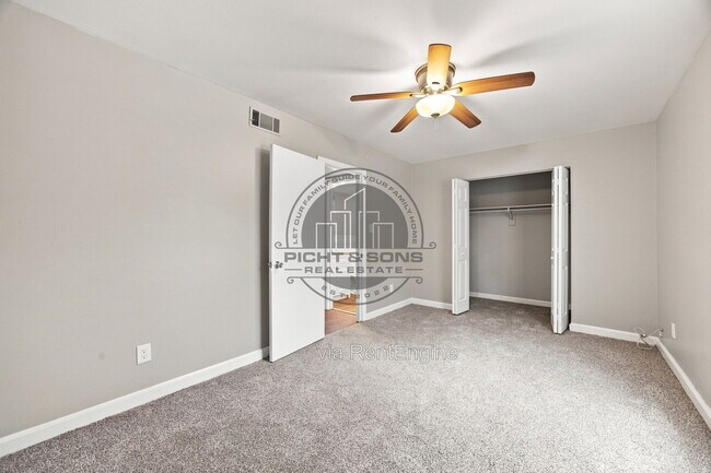 Building Photo - 457 White Dr