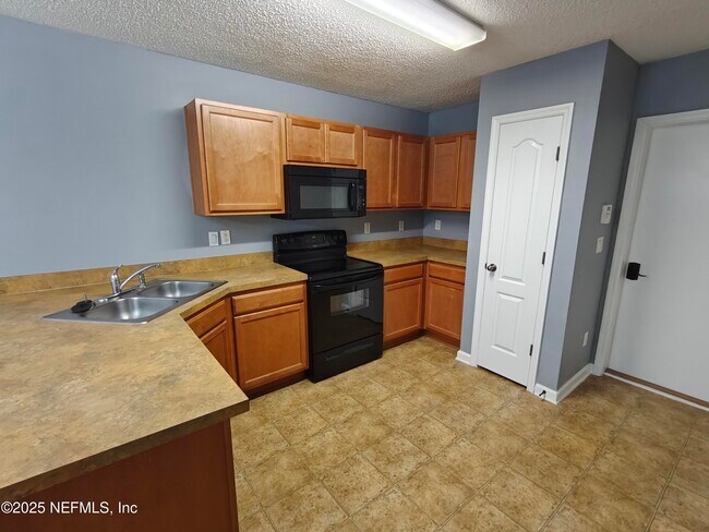 Building Photo - 7764 Playschool Ln