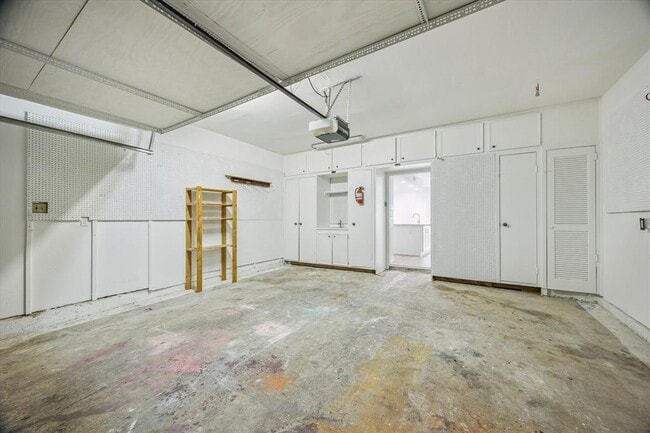 Building Photo - 6727 Belmont St