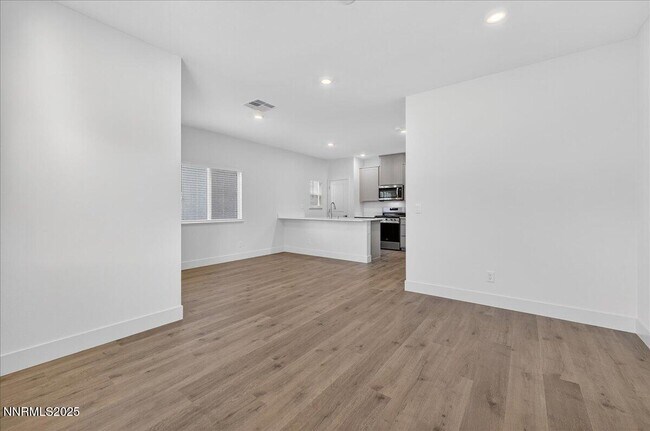 Building Photo - 1629 Icelandic Wy