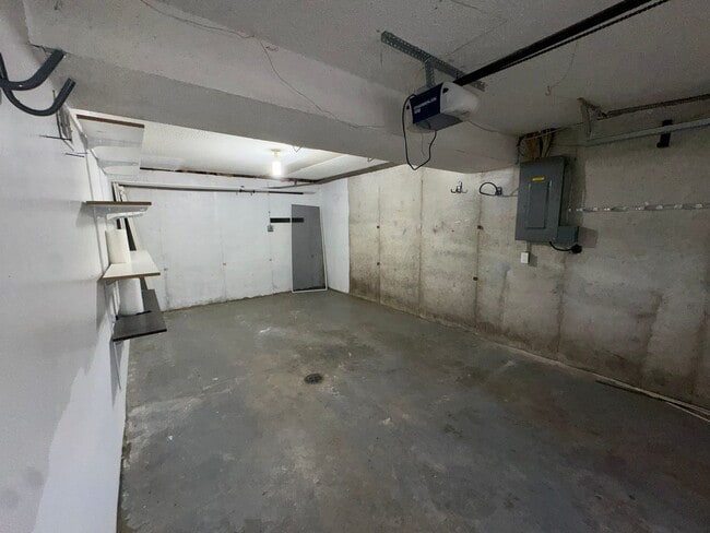 Building Photo - 6120 Dove Lake View