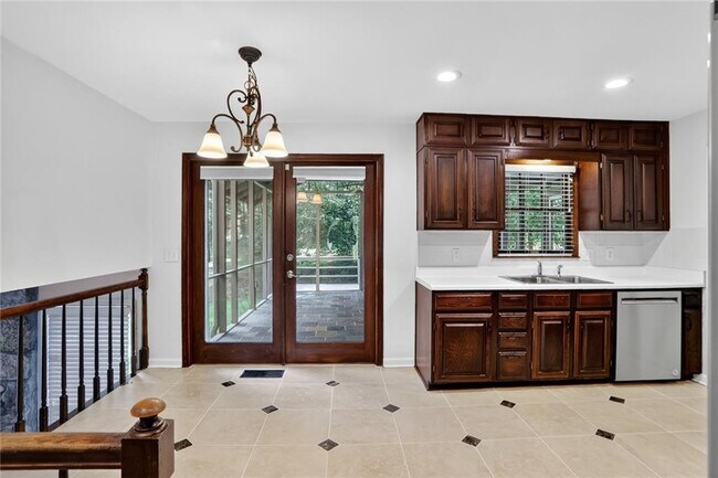 Building Photo - 447 Cove Dr NE