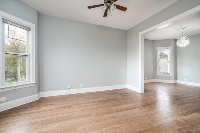 Building Photo - 4326 N Avers Ave