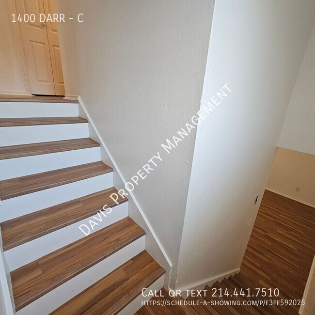 Building Photo - 1400 DARR-C