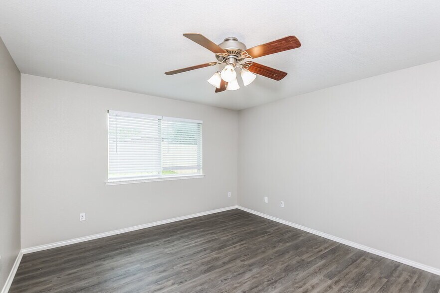 Building Photo - 2500 Ensenada Ln