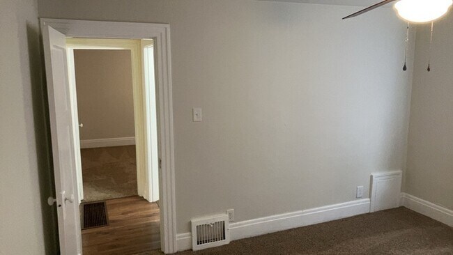 Building Photo - 908 Watervliet Ave