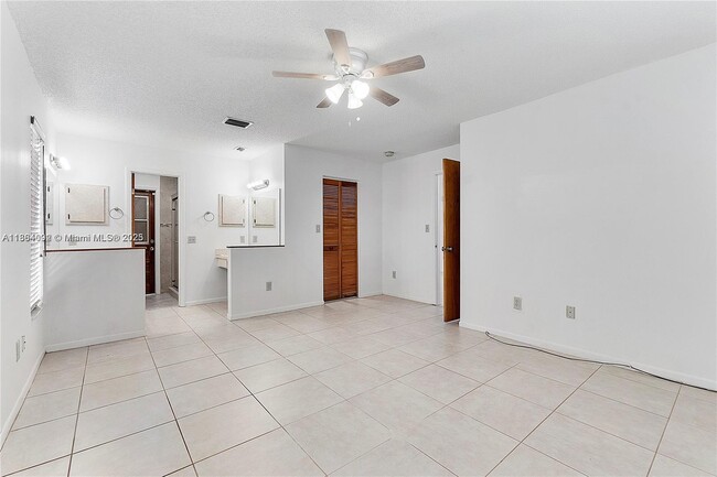 Building Photo - 11909 SW 48th Ct