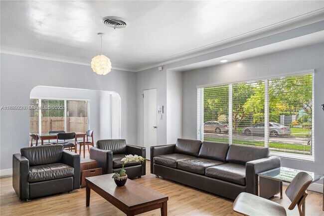 Building Photo - 1637 Jackson St