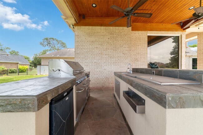 Building Photo - 32610 Whitburn Trail