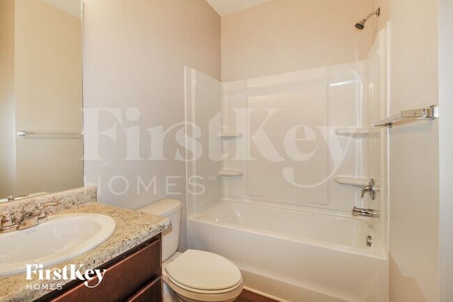 Building Photo - 2082 Massey Ln