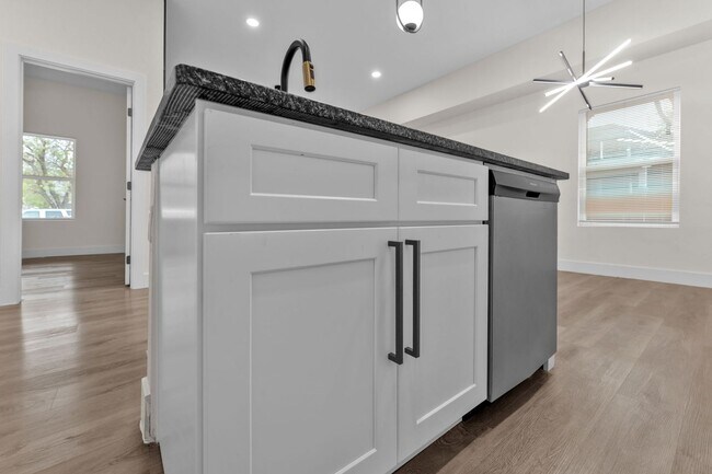 Building Photo - All Units Are Available With Brandnew Full Appliance Package