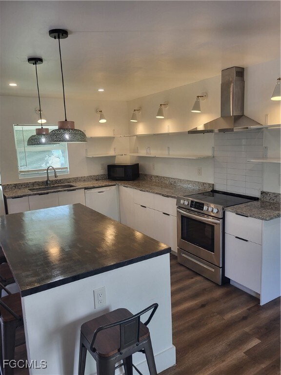 Building Photo - 2027 Maravilla Cir