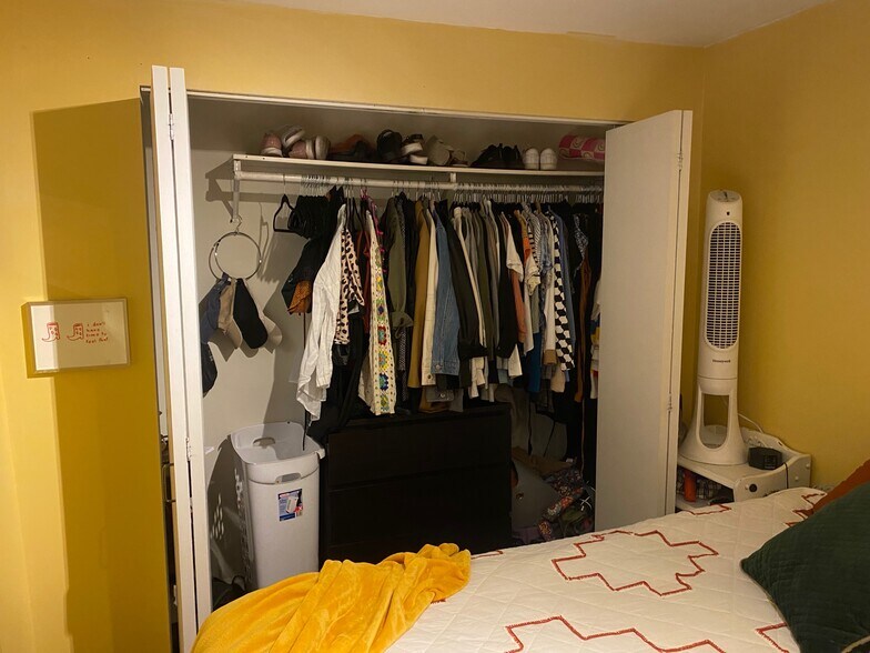 Building Photo - 1255 N Damen Ave