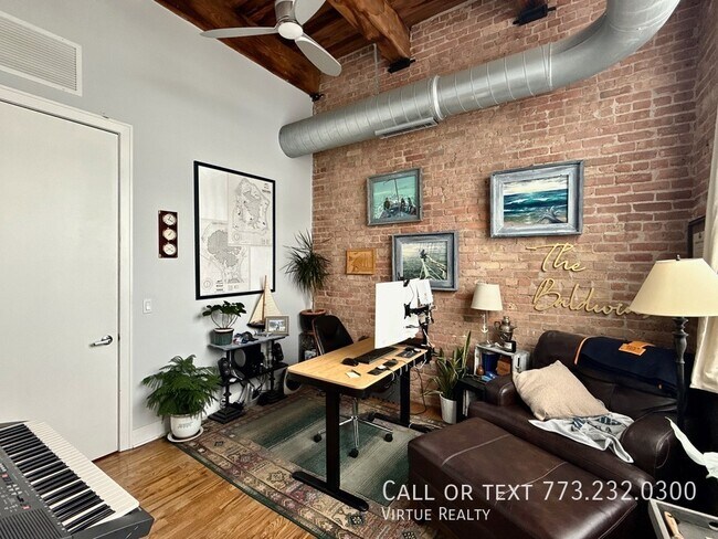 Building Photo - 770 W Gladys Ave