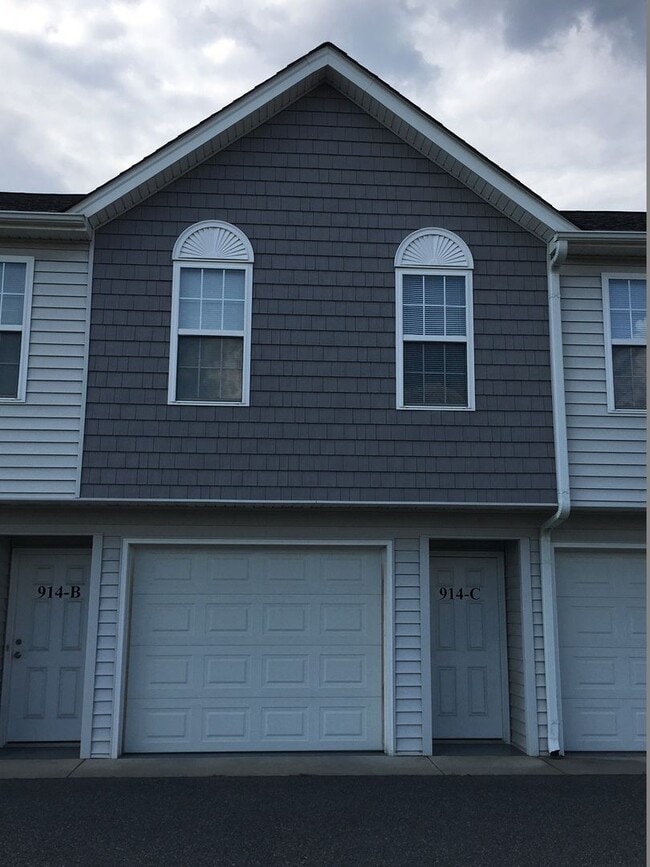 855SF 1BR 1.5BA Condo - 855SF 1BR 1.5BA  Condo