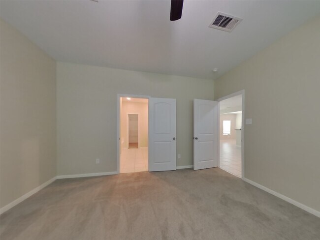 Building Photo - 100 Comanche Plains Rd