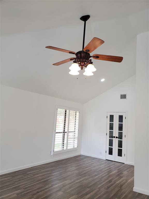 Building Photo - 703 Meadow Creek Dr