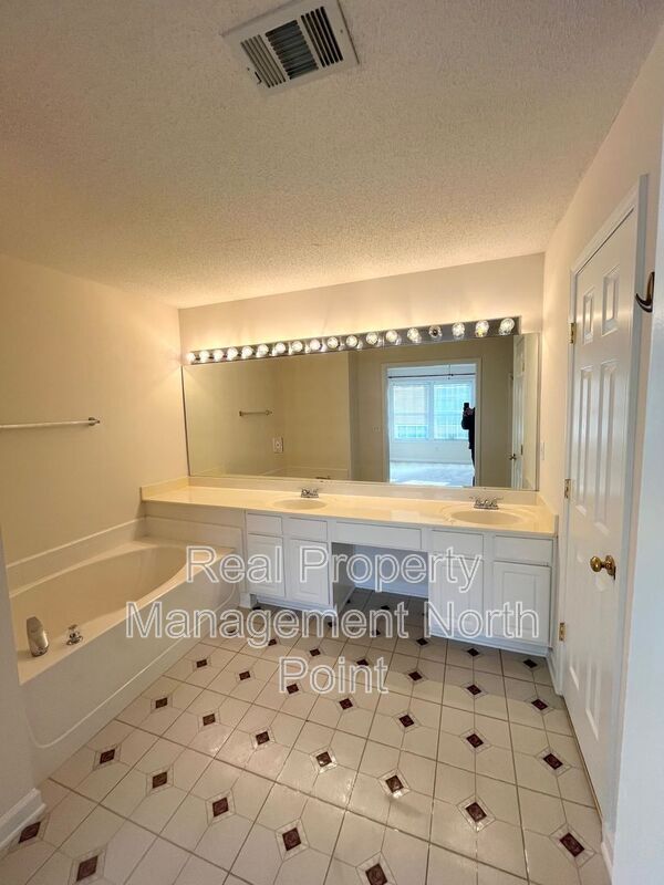 Building Photo - 5305 Falling Water Ter