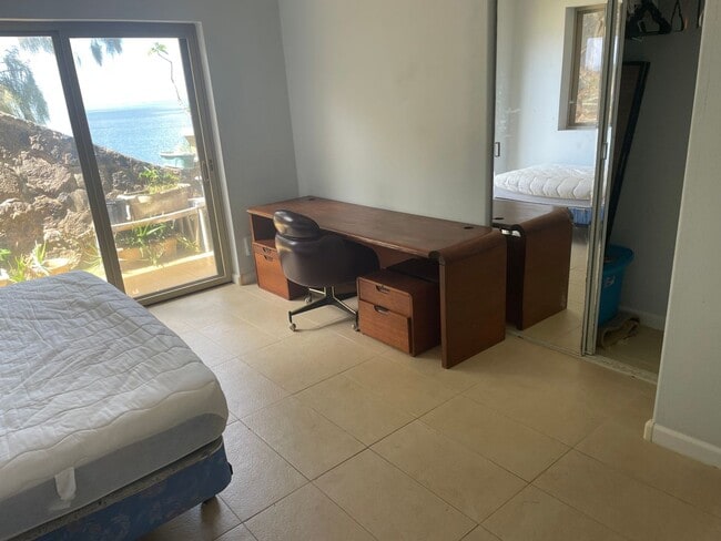 Building Photo - Hawaii living at its best.  Beautiful Kaneohe Bay front.