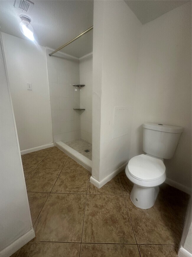 Building Photo - 8421 Hearth Dr