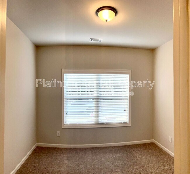 Building Photo - 4579 Silver Oak Dr SW