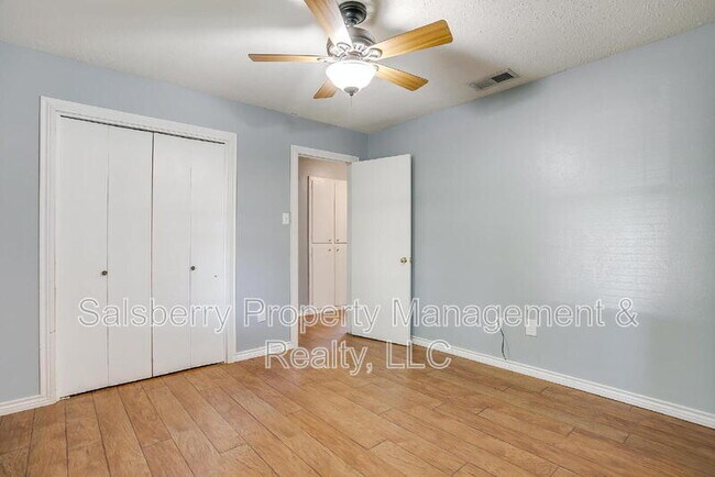 Building Photo - 1113 Gifford Dr